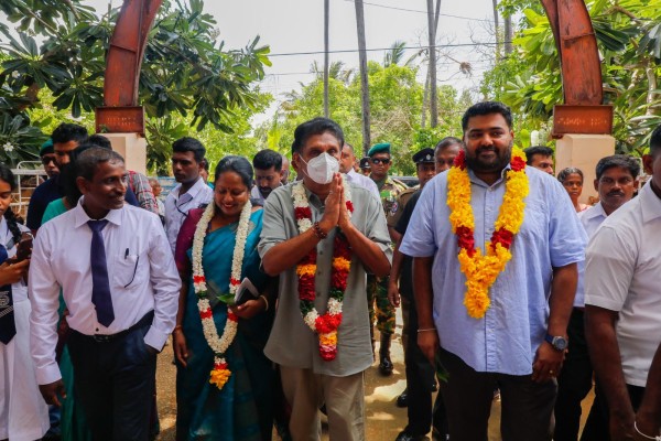 13 ஆவது திருத்தம் குறித்து வாய் கிழியப் பேசும் தலைவர்களால் மாகாண சபைத் தேர்தலைக் கூட முறையாக நடத்த முடியவில்லை-  சஜித் சாடல் 